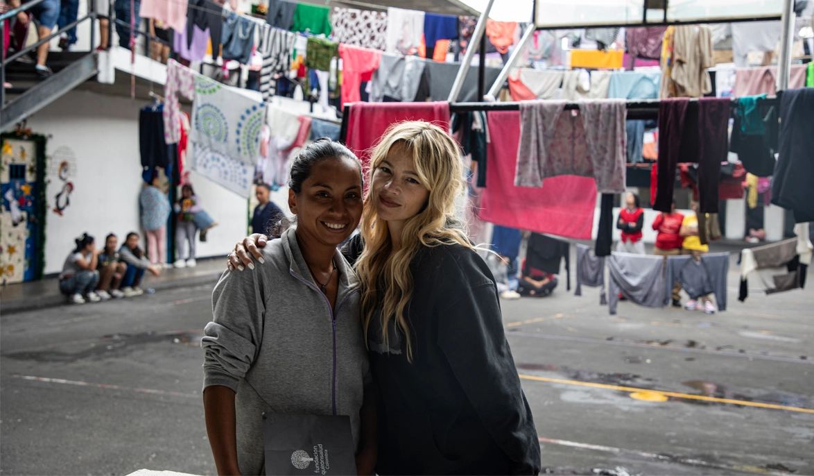 Dos mujeres en una cárcel en Colombia