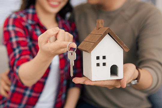 Comprar vivienda en Colombia viviendo en España: requisitos, financiación en euros y pasos seguros
