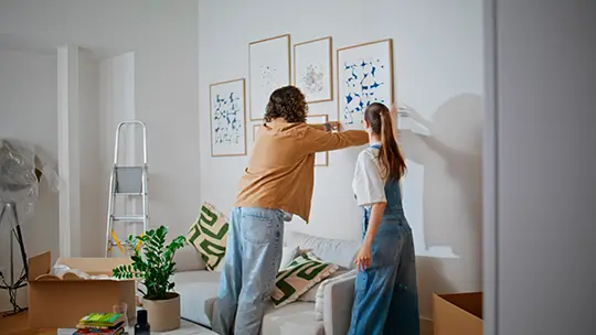Apartamento pequeño decorado inteligentemente con estilo y funcionalidad
