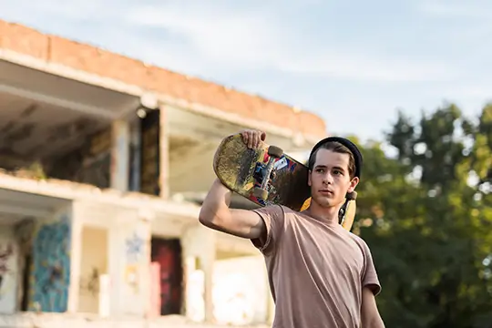 Jóvenes en un proyecto residencial moderno de Amarilo