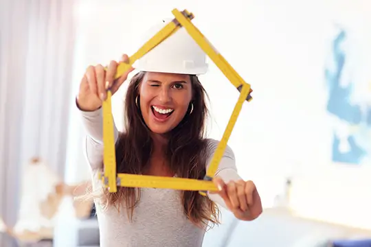 Proyecto de vivienda Amarilo con espacios para bienestar familiar