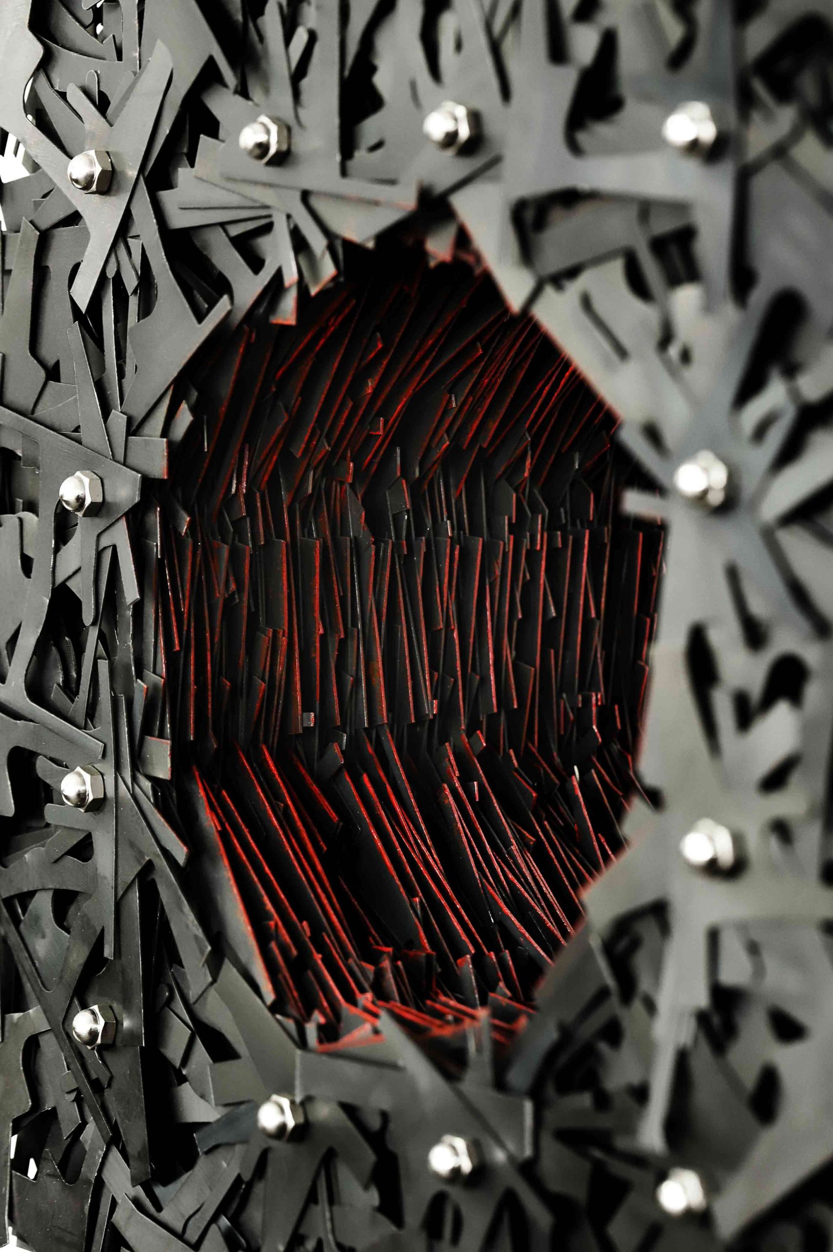 Escultura con metal de Claudia Hakim