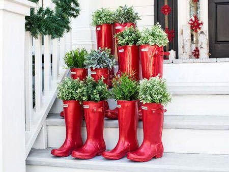 Macetas de botas rojas