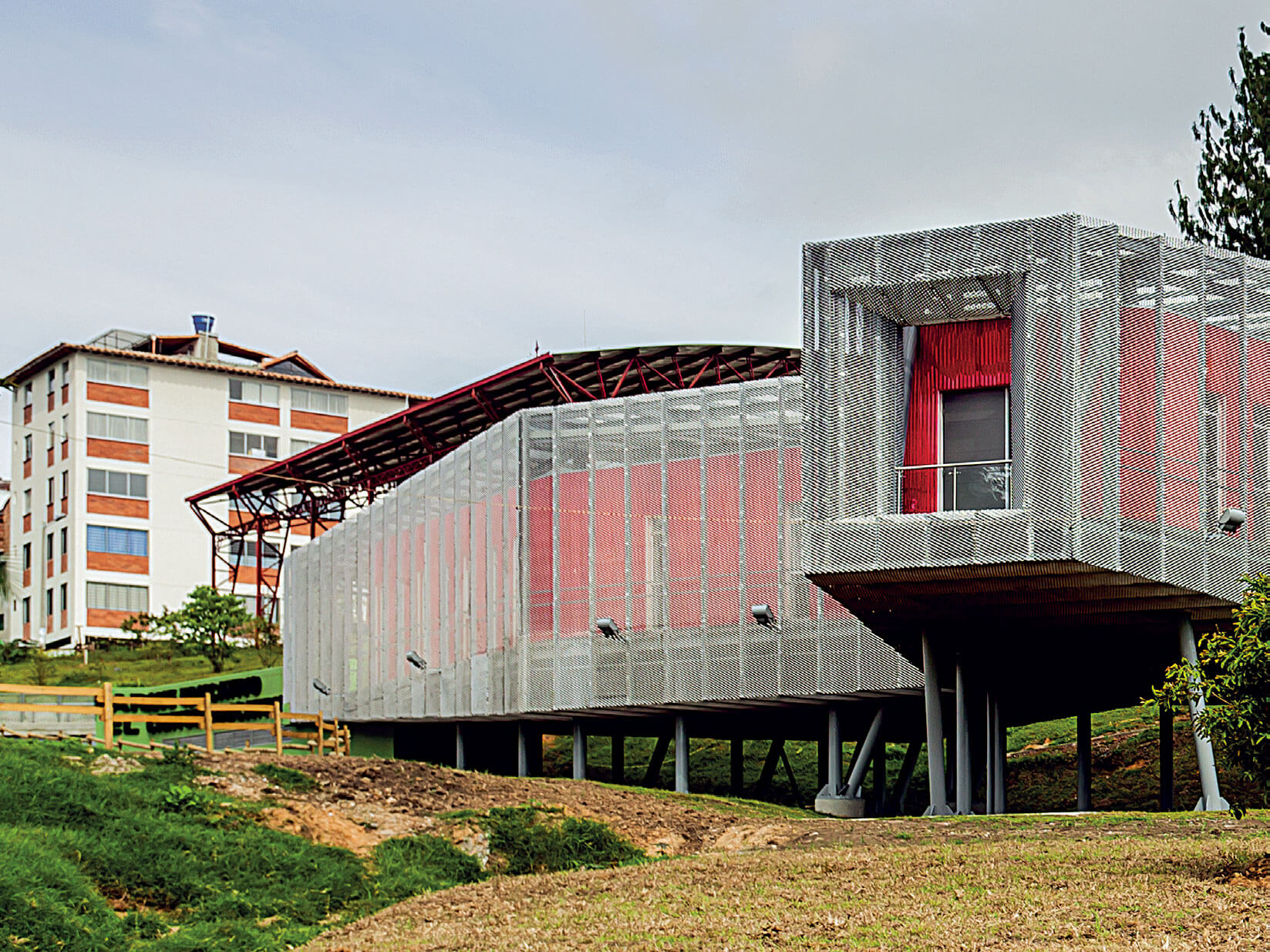 Giancarlo Mazzanti, La arquitectura como acto colectivo